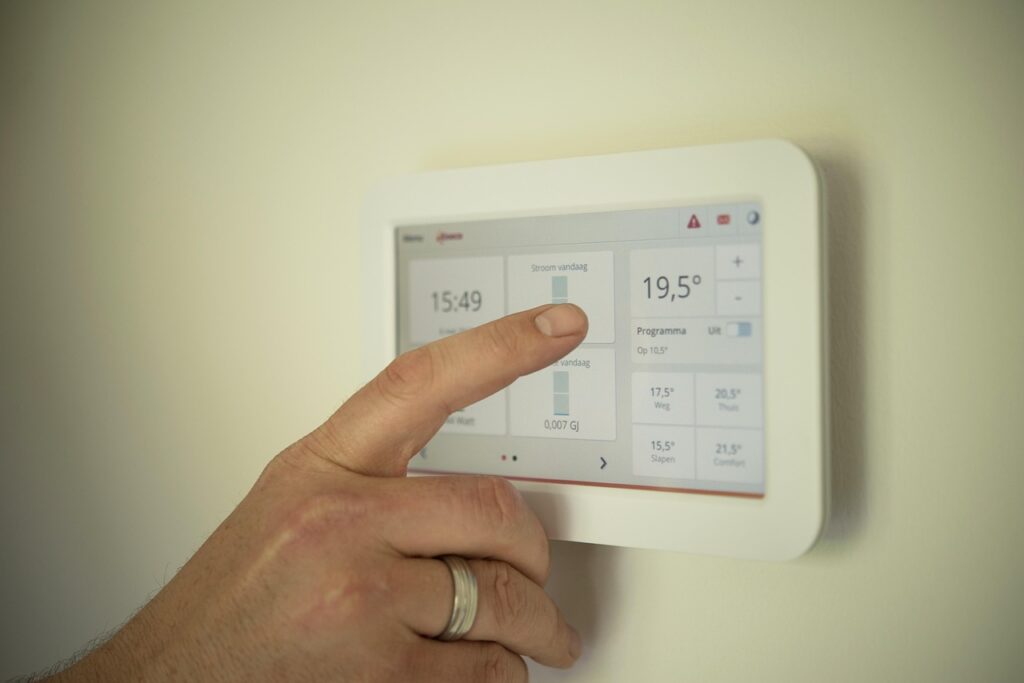 smart home thermostats are helpful in reducing bills